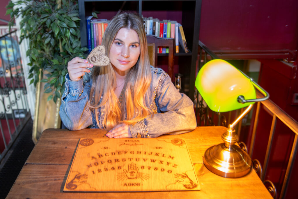 Medium Club La única coctelería ocultista de europa, una coctelería Dónde ir en Madrid y uno de los favoritos de @planesconteresa