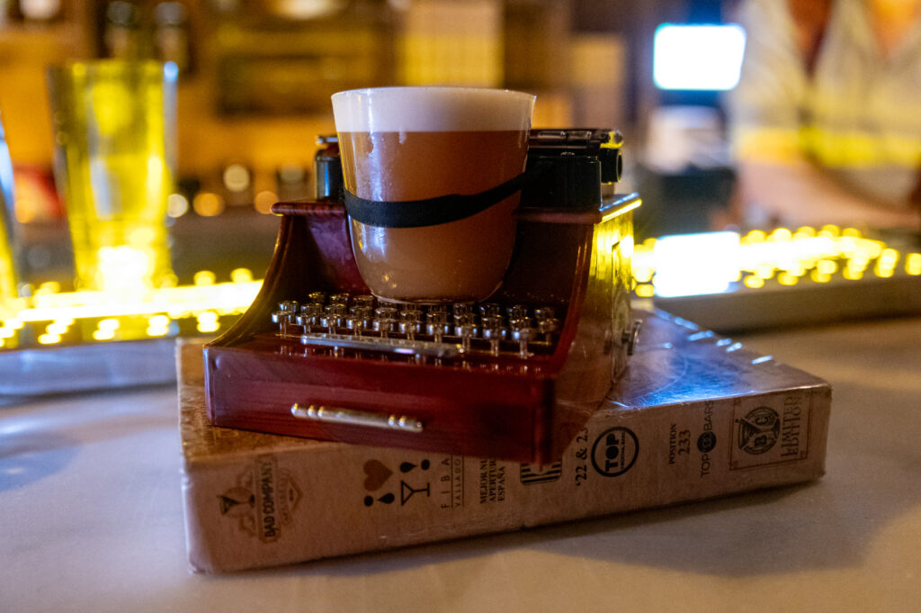 Detalle de un cóctel en Bad Company, una coctelería Dónde ir en Madrid