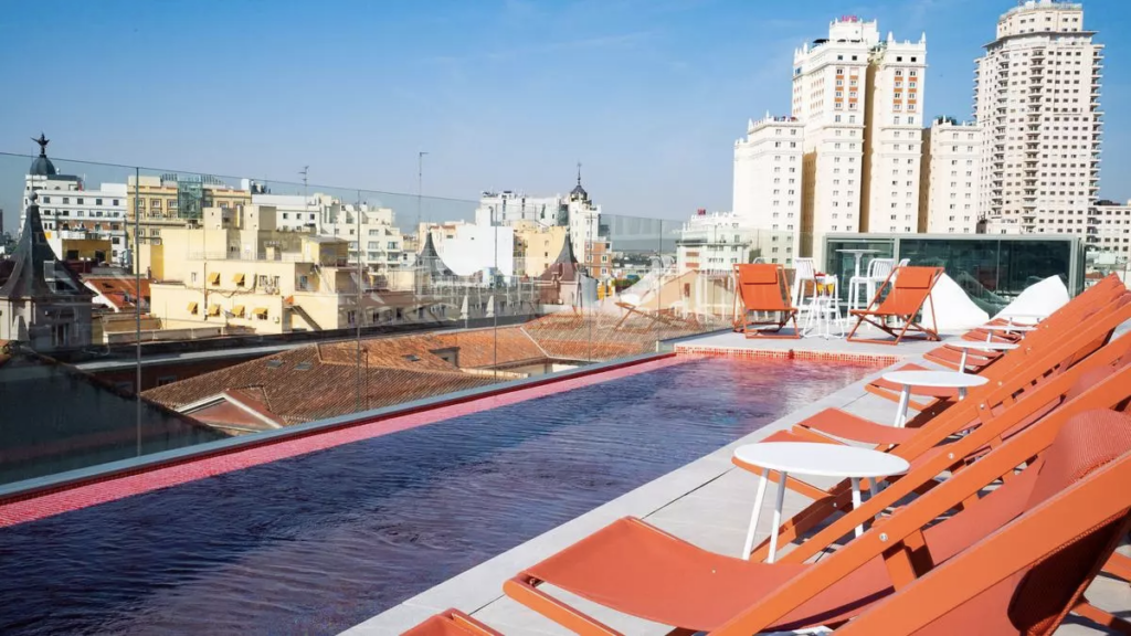 El Hotel Akeah dispone es otra de las cinco piscinas seleccionadas por @losfavoritosdepatri Dónde ir en Madrid